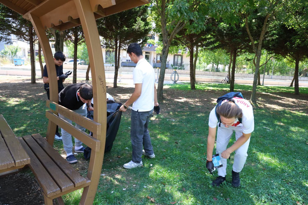 Bugün Gençlik ve Gelişim Kampı’mızın katılımcılarıyla birlikte doğaya katkı sunduk, çevre temizliği etkinliğimizle farkındalık oluşturduk. 🌿♻️

Hem eğlendik hem doğaya değer verdik…

📍Bir Gençlik ve Gelişim Kampı