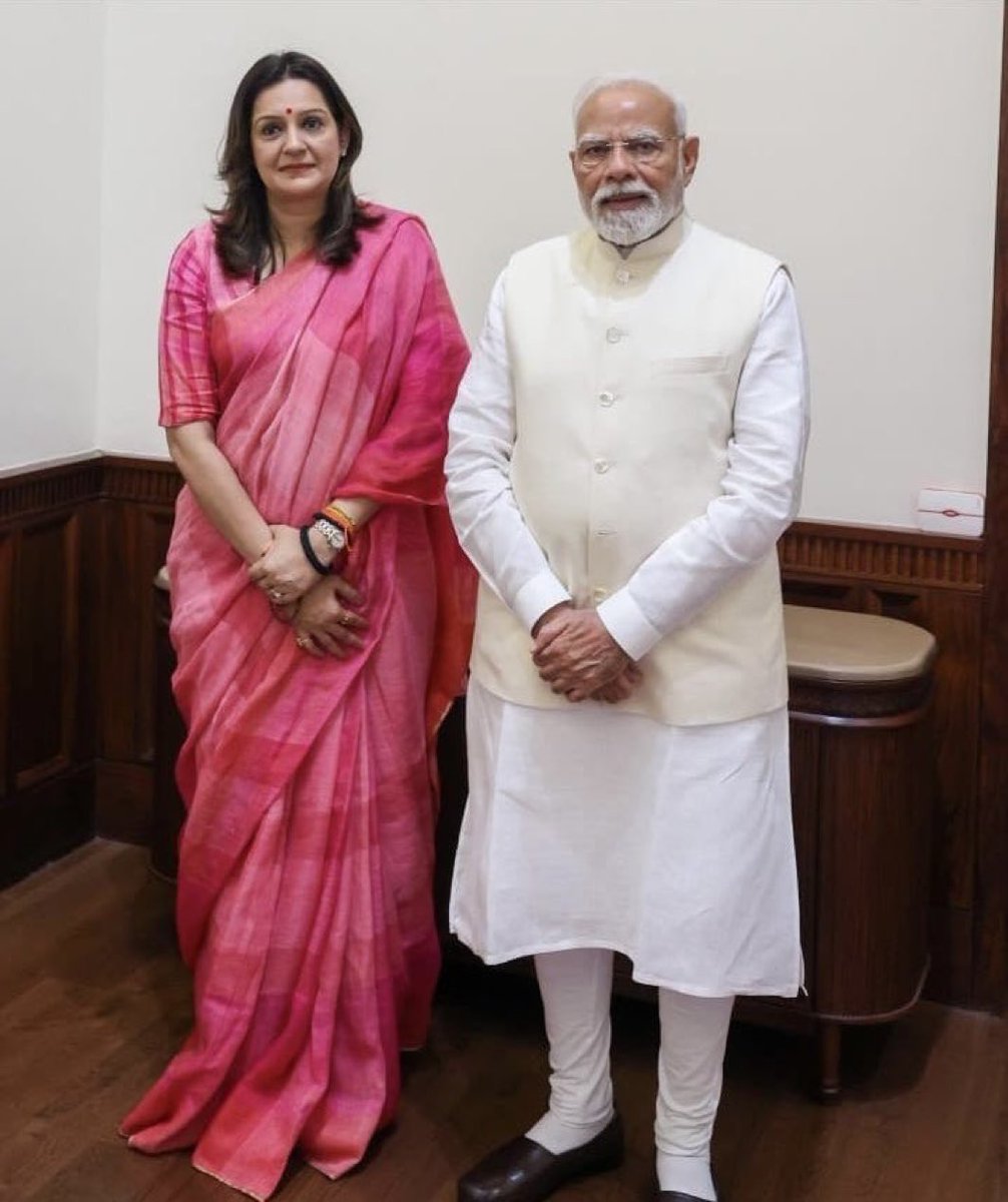 पप्पू कोने में रो रहा होगा