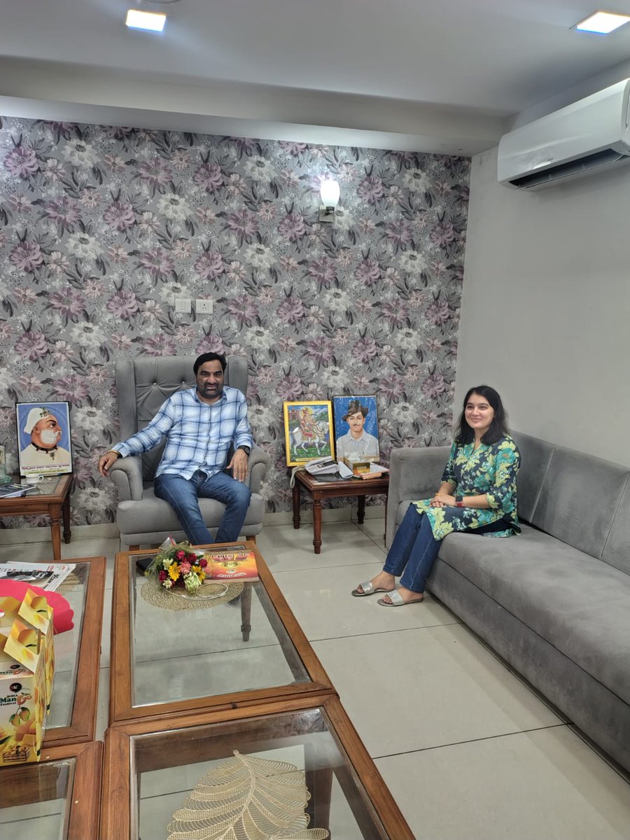 UPSC में 219 वी रैंक के साथ सफलता हासिल करने वाले ,हरियाणा राज्य के सोनीपत क्षेत्र के गोहाना के गढ़वाल गांव की निवासी प्रिया सिवाच ने विगत सप्ताह दिल्ली स्थित आवास पर शिष्टाचार मुलाकात की ,मैने प्रिया को इस उपलब्धि के लिए बधाई देते हुए भविष्य के लिए शुभकामनाएं  दी |