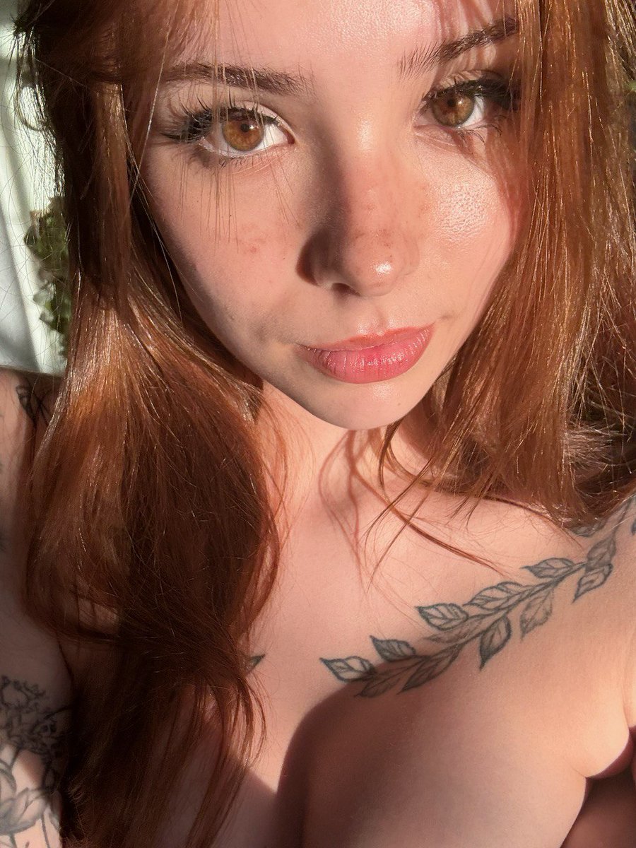 do u prefer photos📸 or videos🎥? ill send ur choice in dms