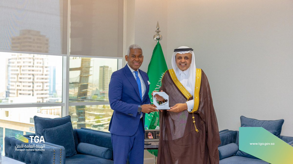 Durante la fructífera reunión, analizaron perspectivas de #cooperación conjunta en las áreas de #transporte y servicios #logísticos, y repasaron las iniciativas más destacadas del #ReinoDeArabiaSaudita en el desarrollo del sector #marítimo.

#MIREXRD
#ComunicacionesDO
#RD
#KSA