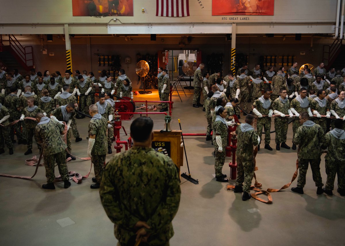 "Relieve the nozzleman!" Recruits practice firefighting training at USS Chief onboard Recruit Training Command. Tell us your favorite damage control story in the comments!