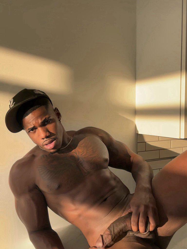 Repost if you’re a bottom.. #BBC #sassy #bottoms #master