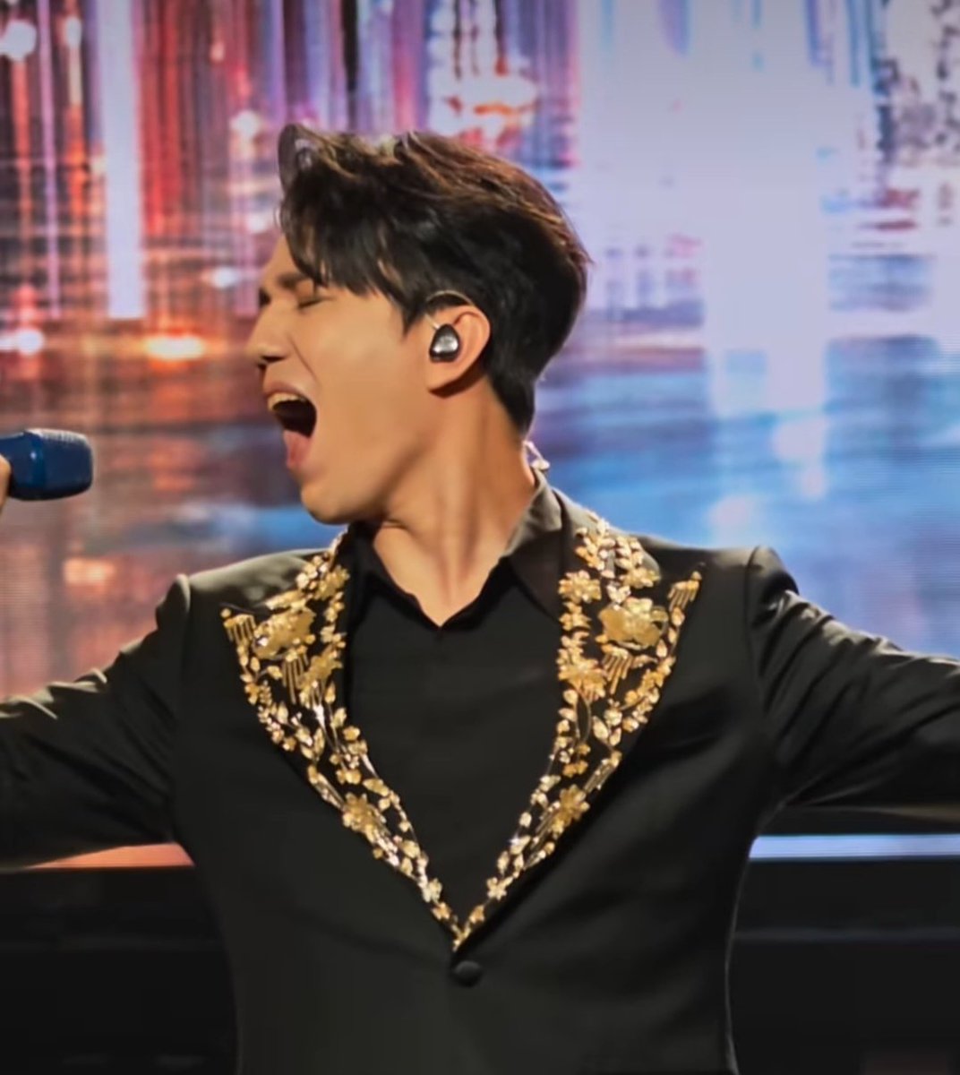 <a href="/Fanclub_phoenix/">Феникс 🔥</a> Dimash es un artista que nos muestra la magia de la música
INCREDIBLE
CONCERTS SOON
#DimashCreativity