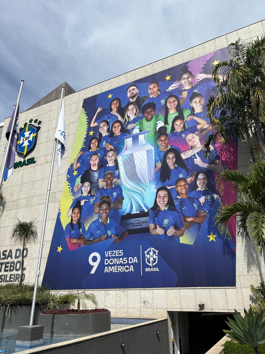 Boa tarde para quem é nove vezes campeã da Copa América 😎🏆

Homenagem na sede da CBF para a <a href="/SelecaoFeminina/">Seleção Feminina de Futebol</a> 👇🥰