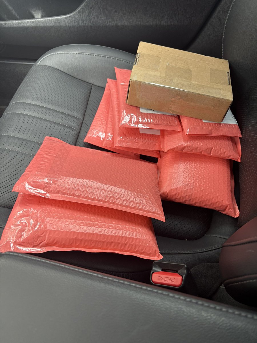 Heading to post office to drop off orders from over the weekend! Appreciate everyone who reached out.

Still have a lot of cool cards available too 👀

Tracking should be updating shortly 🫡