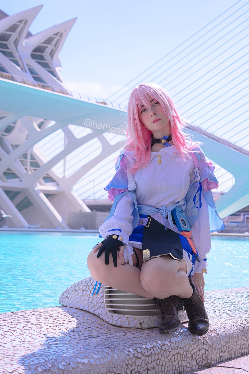 🌸❄️ "A snapshot in time, between worlds and frozen memories."
March 7th – Honkai: Star Rail
The Astral Express stopped here just long enough for a photo~ 🚂📸
#March7th #HonkaiStarRail #hsrcosplay #HonkaiStarRailcosplay