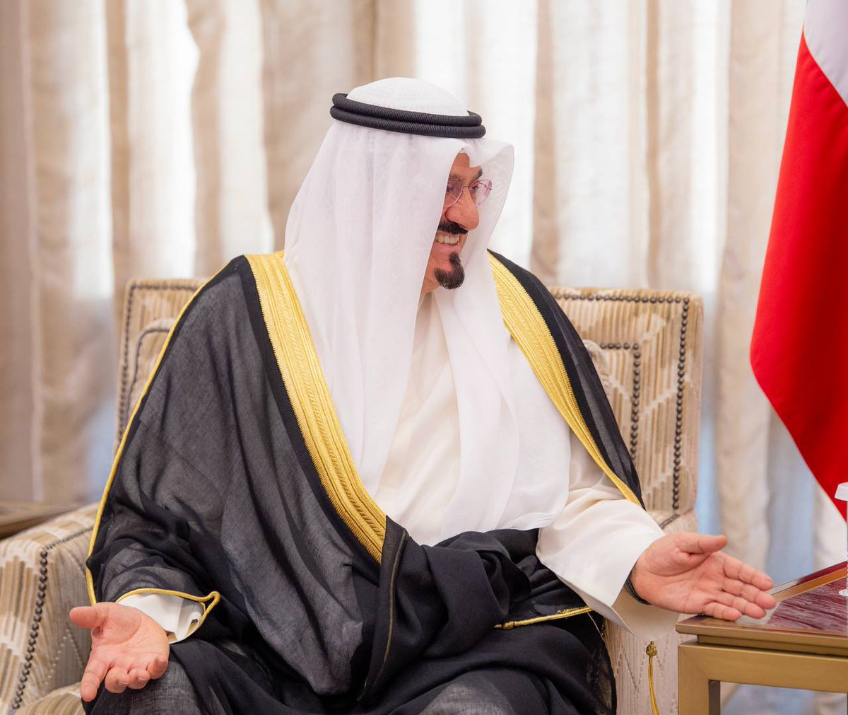 في قصر نيوم اليوم ..

استقبل سمو ولي العهد الأمير محمد بن سلمان، الشيخ أحمد عبدالله الأحمد الصباح رئيس مجلس الوزراء الكويتي.

حضر الاستقبال : 🇸🇦
- الأمير سلطان بن سعد بن خالد
سفير خادم الحرمين الشريفين لدى الكويت.

- والأمير تركي بن محمد بن فهد
وزير الدولة عضو مجلس الوزراء.

-