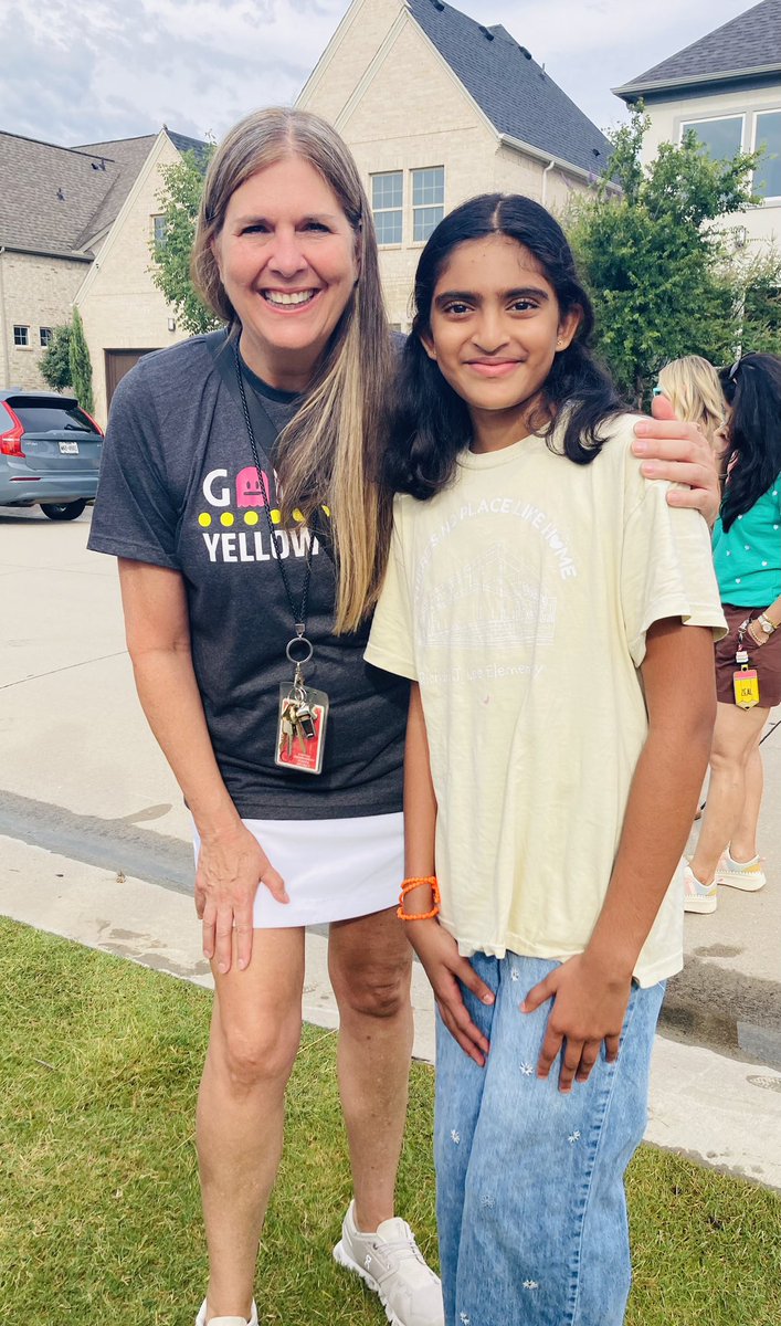 So heartwarming to meet our amazing designers at the roadshow—making back to school extra special, as always! Your dedication truly lifts our spirits. 💛❤️📚#rjlyear12 <a href="/NetZeroLee/">Richard J. Lee Elementary</a> <a href="/ckastrounis/">Chantel Kastrounis</a>