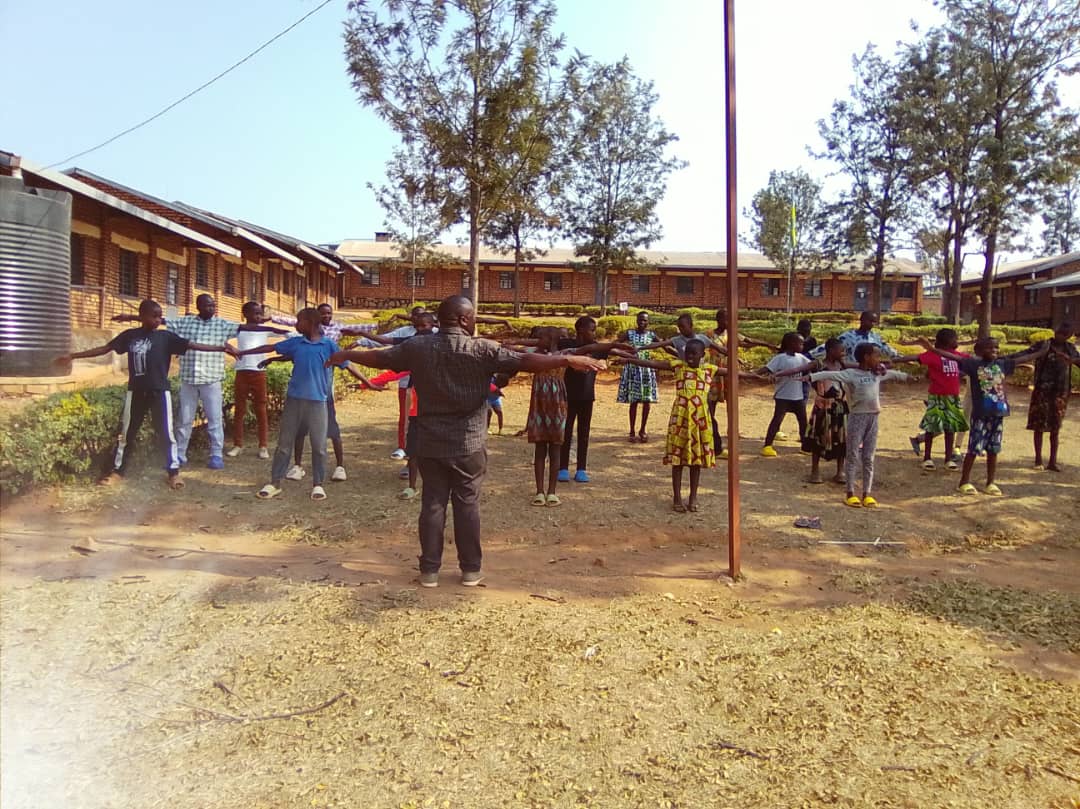 NYC Nyagatare District (@nyagatarenyc) on Twitter photo Uyu munsi mu Karere ka <a href="/NyagatareDistr/">Nyagatare District</a> nkuko bisanzwe gahunda yo gufasha Urubyiruko mu biruhuko yakomeje. #Urubyiruko/Abana bakomeje guhabwa ibiganiro bitandukanye ariko no gukora amakipe yo gukora amarushanwa atandukanye.
<a href="/RwandaYouthArts/">Ministry of Youth and Arts | Rwanda</a>
<a href="/RwandaYouth/">Rwanda Youth Council</a> Uyu munsi mu Karere ka <a href="/NyagatareDistr/">Nyagatare District</a> nkuko bisanzwe gahunda yo gufasha Urubyiruko mu biruhuko yakomeje. #Urubyiruko/Abana bakomeje guhabwa ibiganiro bitandukanye ariko no gukora amakipe yo gukora amarushanwa atandukanye.
<a href="/RwandaYouthArts/">Ministry of Youth and Arts | Rwanda</a>
<a href="/RwandaYouth/">Rwanda Youth Council</a>