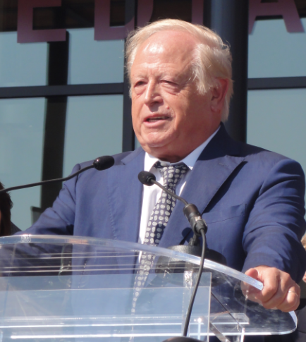 Notre ami et collègue, Roland Courteau, ancien Sénateur de l'#Aude pendant des décennies, camarade socialiste fidèle et inlassable, nous a quitté. J'ai eu à le côtoyer, à le fréquenter et à travailler avec lui sur certains sujets et j'assure qu'il était armé de fortes