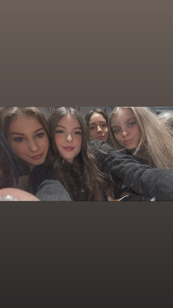 4 wunderschöne junge sexy und dominante Herrinnen 👿
bereit, dich zu melken und Camsessions stellt euch auf, du dummen loser
welcher Verlierer traut sich so etwas? 😈