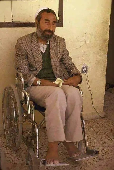 Geçmez mi deme bu şeb-i siyah bu zulmet-i peydâ 
‘Vakt-i şâdi de gelir mevsim-i mihnet de geçer’

Bitmez mi deme Ümmet-i Muhammed’de bu hâb-ı gaflet
Gün dolanır şafak söker bir Selahaddîn gelir geçer

Duymaz mı deme bu şâm-ı garîbanı Türkü, Acemi, Arabı
Yıkılır onların da tâc u