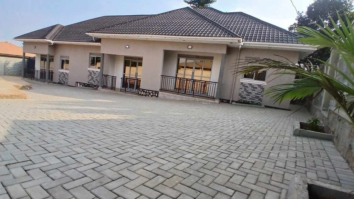 Dixongenius2's tweet photo. Brand new 2bedrooms 2bathrooms in #Namugongo at #600k
0758828536 https://t.co/myyw7qfAeE