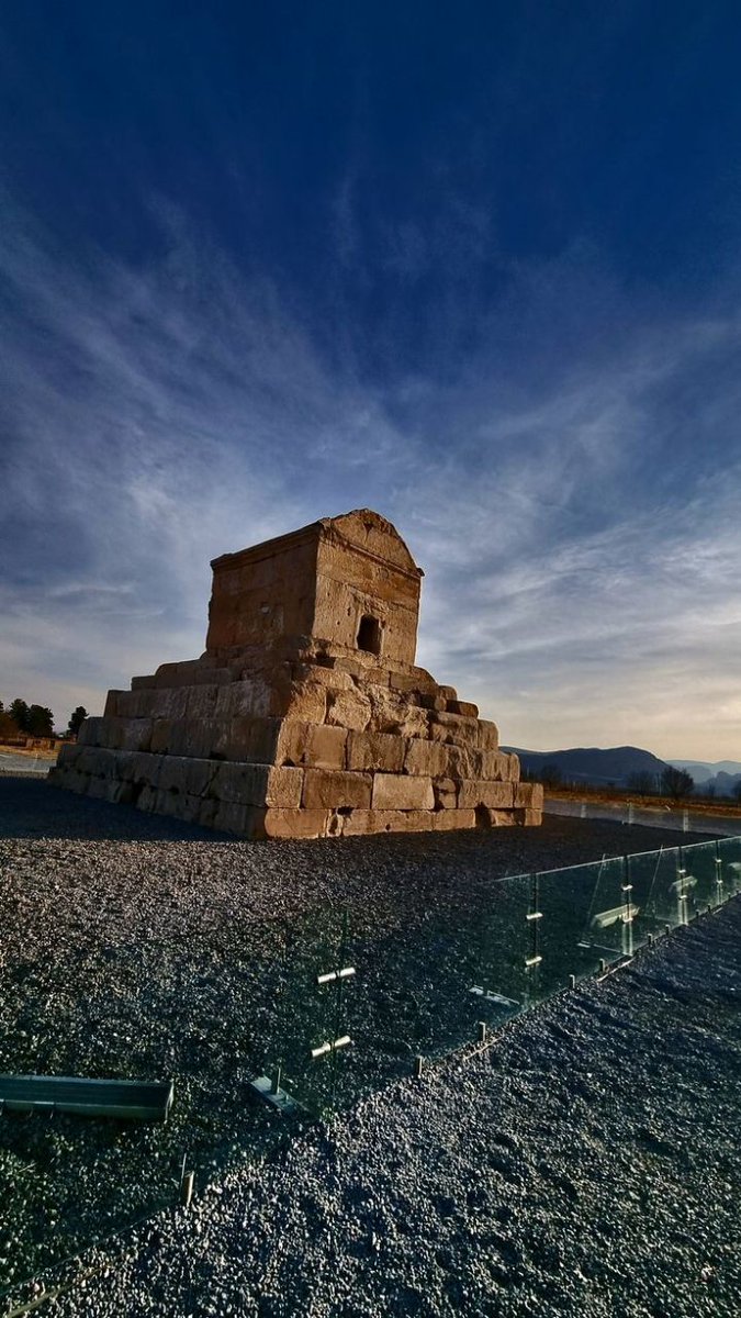 «هر نسلی که در روزگارش معبد مخروبه بازسازی نشود، گویی خود آن را ویران ساخته است...»