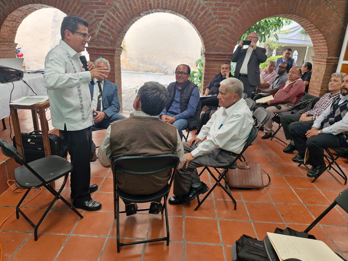 El pasado 17 de julio, en la Diócesis de Xochimilco, se llevó a cabo un taller de círculos familiares y sanación dirigido al presbiterio, como parte del camino hacia la construcción de paz.
#DiálogoNacional