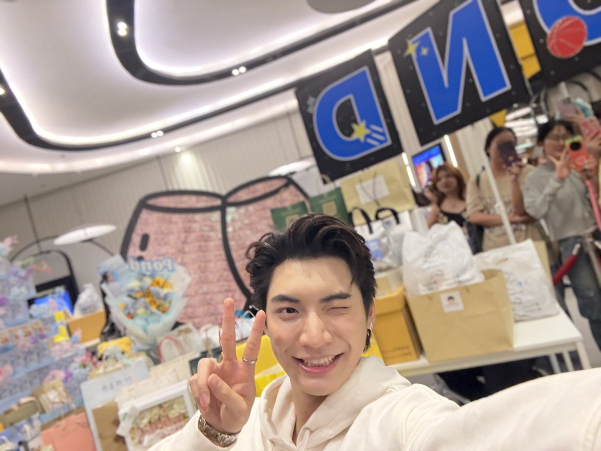 pondponlawit1's tweet photo. ขอบคุณของขวัญทุกๆชิ้น จดหมายทุกๆฉบับ นะครับ เยอะมากๆ เด่วมา live ดีกว่า ขอบคุณที่ต���้งใจมาหากันนะครับ ขอบคุณทุกๆกำลังใจเลย 🫶🏻🩵

#ResetFinalEP #ResetTheSeries  #ResetEndlessLoveFinalEP #pondponlawit #Piecesofponlawit https://t.co/190Zv7NlRq