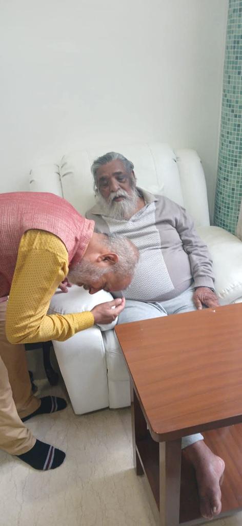 msinghc9's tweet image. झारखंड के पूर्व मुख्यमंत्री परम श्रद्धेय गुरुजी आदरणीय शिबू सोरेन जी के असामयिक निधन का समाचार ज्ञात हुआ ! 

में श्रद्धेय गुरुजी की पुण्यात्मा को सादर नमन करता हूं 🙏🏾 ! 

इस दुःख की घड़ी में मेरी आत्मिक संवेदना प्रकट करता हूं ! 

ओम शांति शांति शांति 🙏🏾🙏🏾 @HemantSorenJMM