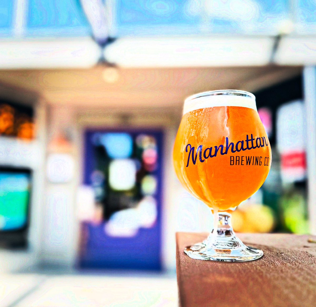🍑🚨BACK ON TAP🚨🍑

Peach Paradise - 4.5% ABV

A Sour ale brewed with peaches and coconut. Sweet peach and coconut with a tart finish, makes you think you are on a beach without a care in the world.

Available NOW on tap ONLY in Manhattan and in Wichita at the <a href="/mbclounge/">MBC Lounge</a>!!