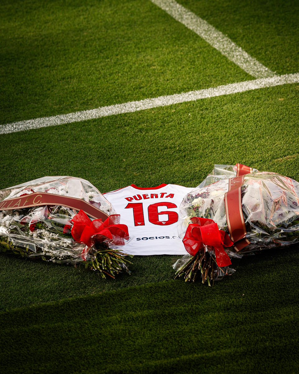 💐❤️💐

Te echamos mucho de menos, Antonio.