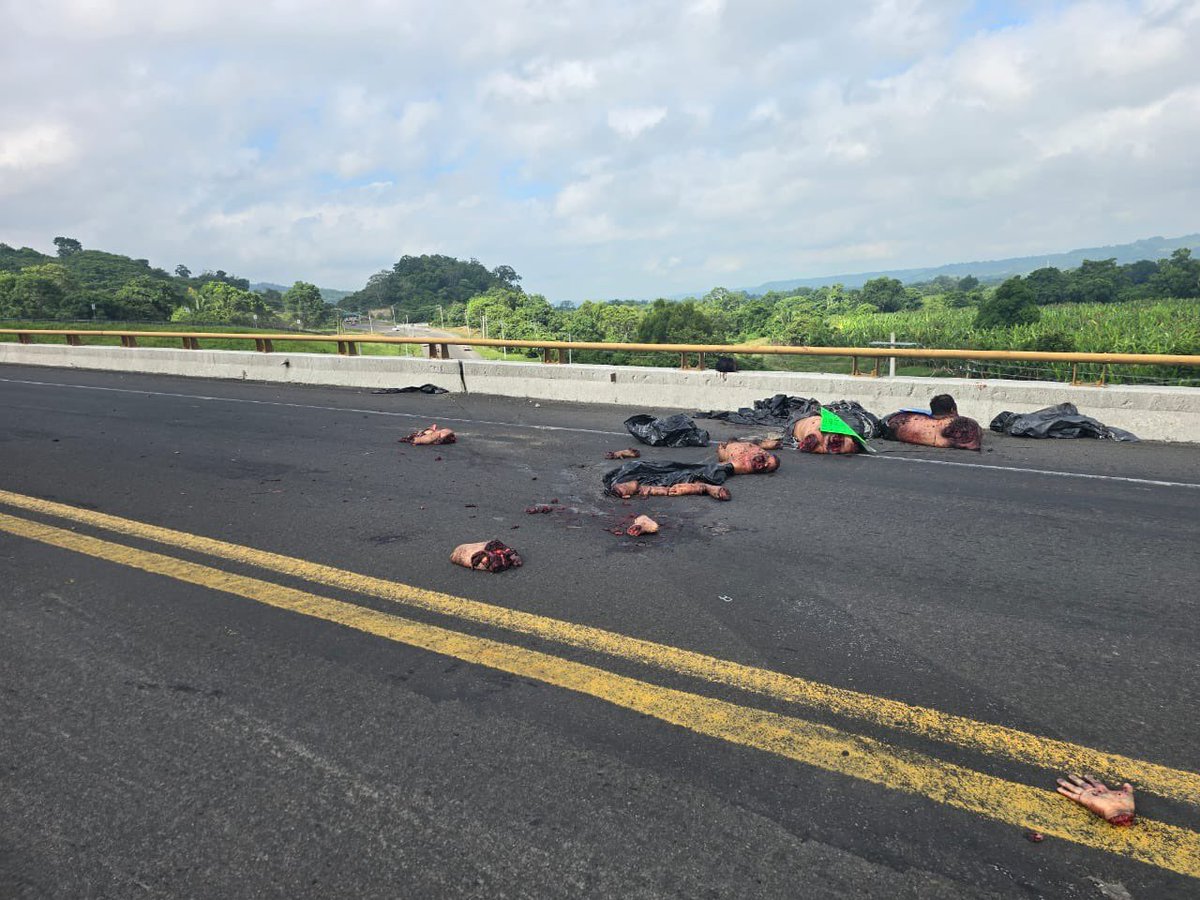 Otra vez Veracruz. Otra vez el crimen organizado sembrando terror en las carreteras. Ahora fueron tres cuerpos descuartizados, abandonados en la Cazones–Poza Rica. Y mientras eso pasa, ¿qué hace Morena? Minimiza, simula y mira hacia otro lado.

Estas son las consecuencias de más