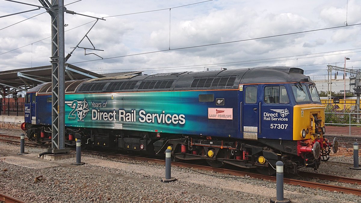 DanSpotter86's tweet image. Heres a Throwback shot of Thunderbirds Direct Rail Services Class 57307 (Lady Penelope) seen here at Rugby Station on the WCML with Class 86259 in shot too on 29/07/20 during Covid restrictions. #DirectRailServices #DRS #Class57 #Class86 #Class86259 #covidlockdown #Covidpandemic