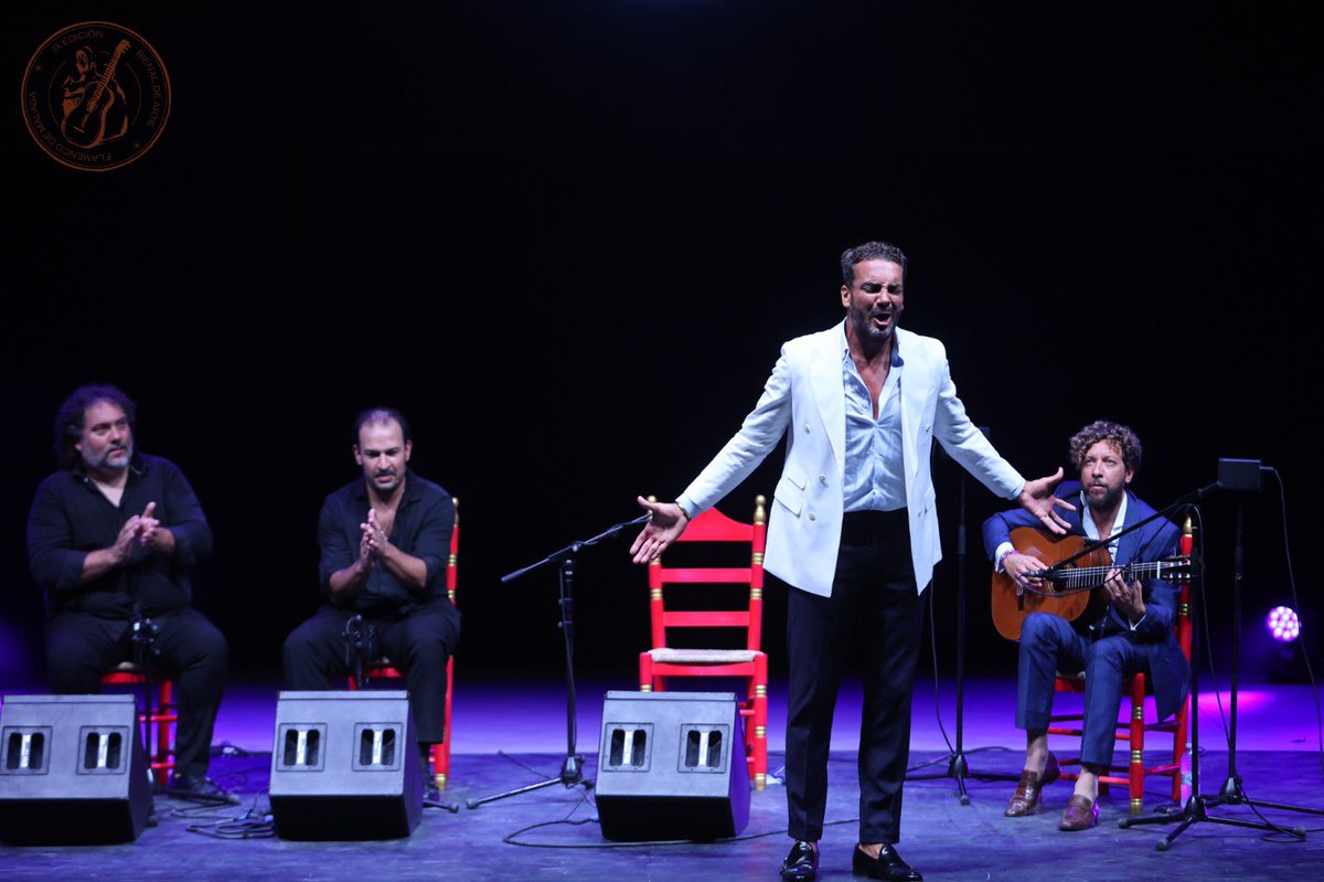 𝗜𝗱𝗲𝗻𝘁𝗶𝗱𝗮𝗱. ♥️

Coín fue testigo de una noche flamenca inolvidable. ⭐ Cada artista encendió el escenario con lo que le hace único. 

Una noche que honró el arte con raíz.
Una noche de identidad flamenca en estado puro.
😊