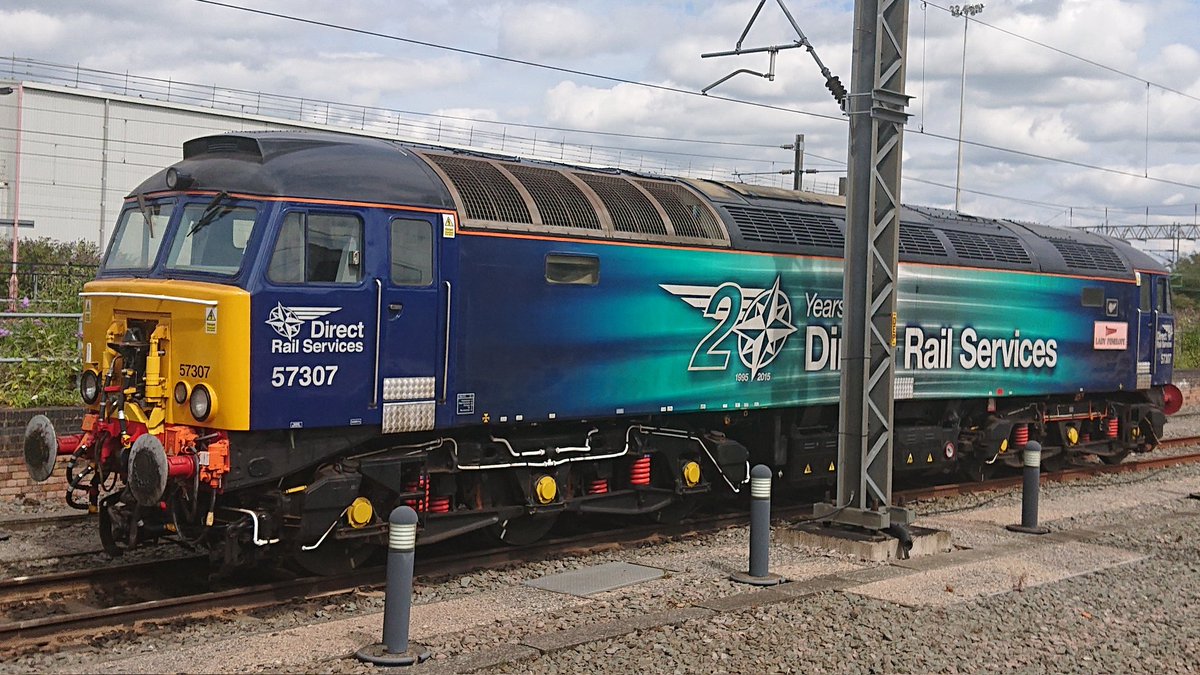 DanSpotter86's tweet image. Heres a Throwback shot of Thunderbirds Direct Rail Services Class 57307 (Lady Penelope) seen here at Rugby Station on the WCML with Class 86259 in shot too on 29/07/20 during Covid restrictions. #DirectRailServices #DRS #Class57 #Class86 #Class86259 #covidlockdown #Covidpandemic