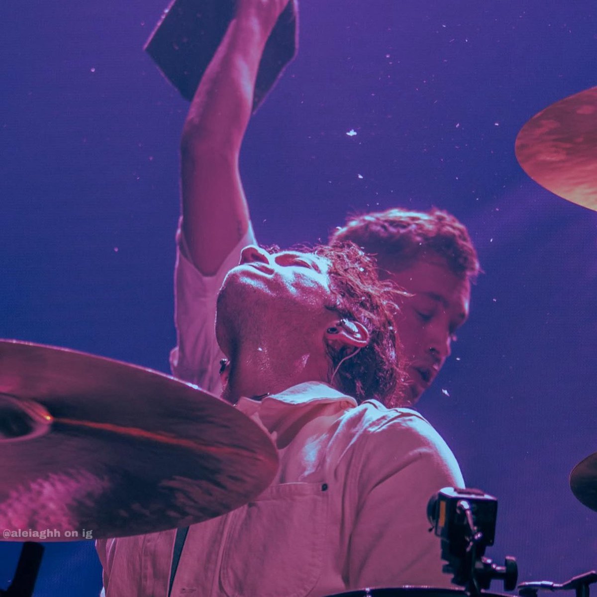 🪐 anathema necklace giveaway 🪐

surprise !! because so many of you loved this one, i'm giving one away 🫶🏼

to enter:
- follow me
- comment a rab song you love
- retweet for a 2nd entry

winner announced on 8/8, open worldwide!

these will also be restocked on my Etsy on 8/8 !!