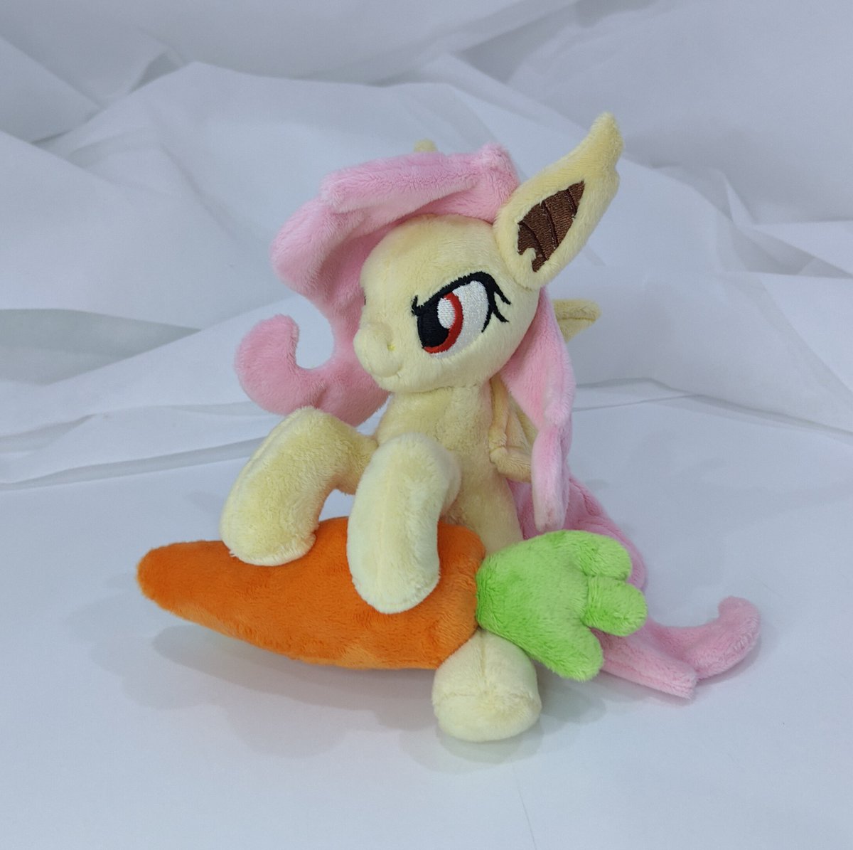 _LanaCraft's tweet image. I don’t always have plushies available for sale, but when I do, they’re listed in my little shop here:
lanaplush.com/product-catego…
🦇🦇
#flutterbat #plush