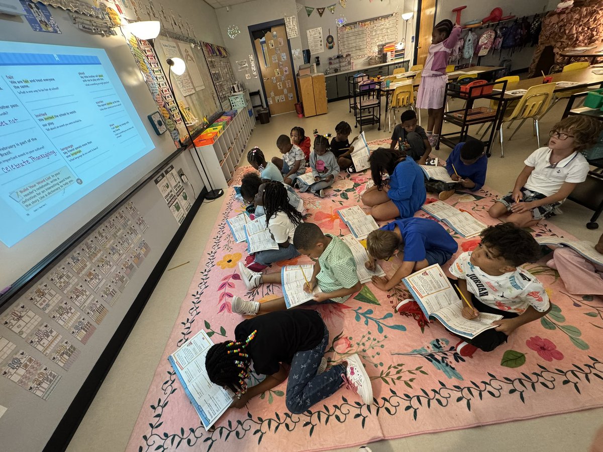 Mrs_JLyle's tweet photo. Second graders at @DunwoodySprings are in full swing diving into Wonders Vocabulary on the first day at @FultonCoSchools ! So excited to get this year started with these eager learners. https://t.co/i1TGP96KI1