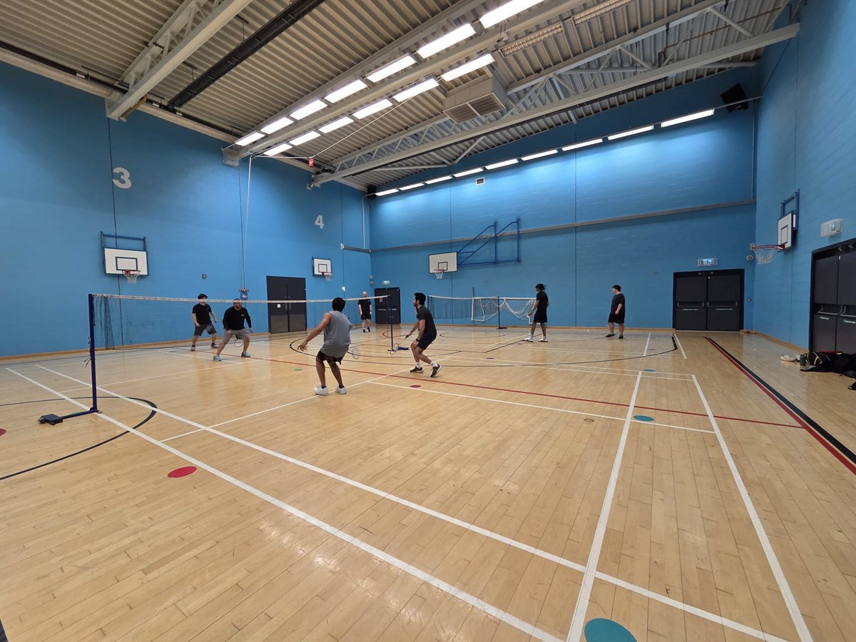 ArmleyBadminton's tweet photo. Another steady Sunday clubnight completed yesterday 🏸 Inbox us to get involved 📩

#sundayreset #badmintonlovers #armley #leedscity https://t.co/QHDEMjPIt7