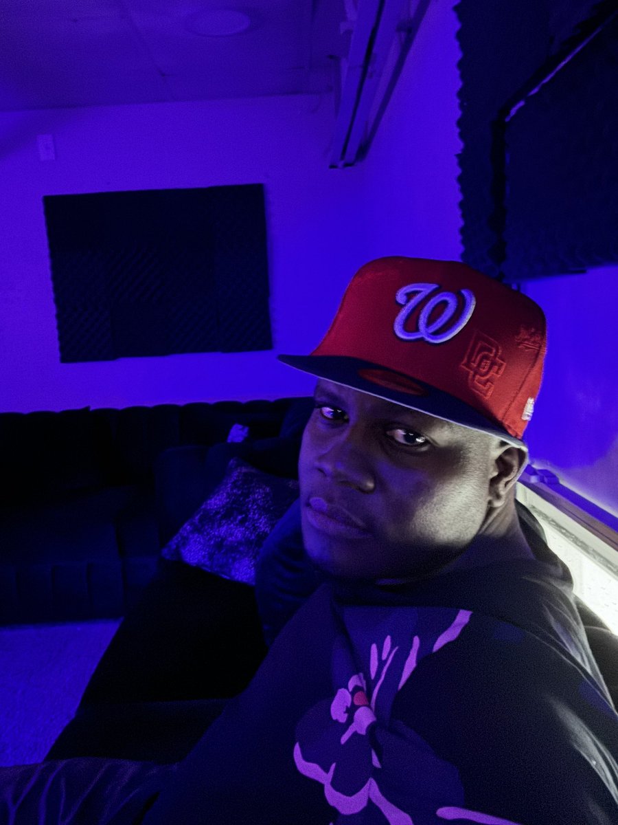 Wakazi's tweet image. Already working on Beberu 3: Affirmations !! Beberu 2 droppin’ soon

#Workethic
