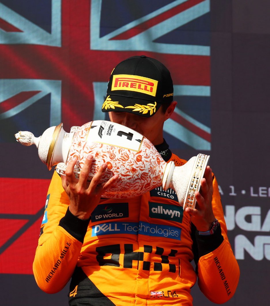 👋 Macaristan’da Formula 1 kariyerindeki 9. yarış zaferini elde eden Lando Norris, 8 yarış zaferi olan Daniel Ricciardo ve Charles Leclerc’i geride bıraktı! #F1 #HungarianGP