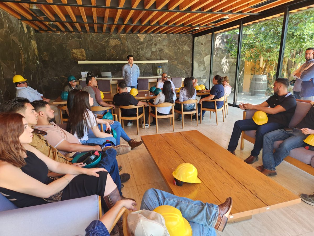 En su cuarto día en México, nuestros estudiantes de Agronomía visitaron una destilería en el icónico municipio de Tequila, Jalisco 🇲🇽, donde conocieron de cerca todo el proceso de producción del Ágave Azul y la destilación que da origen a uno de los mejores tequilas del mundo.