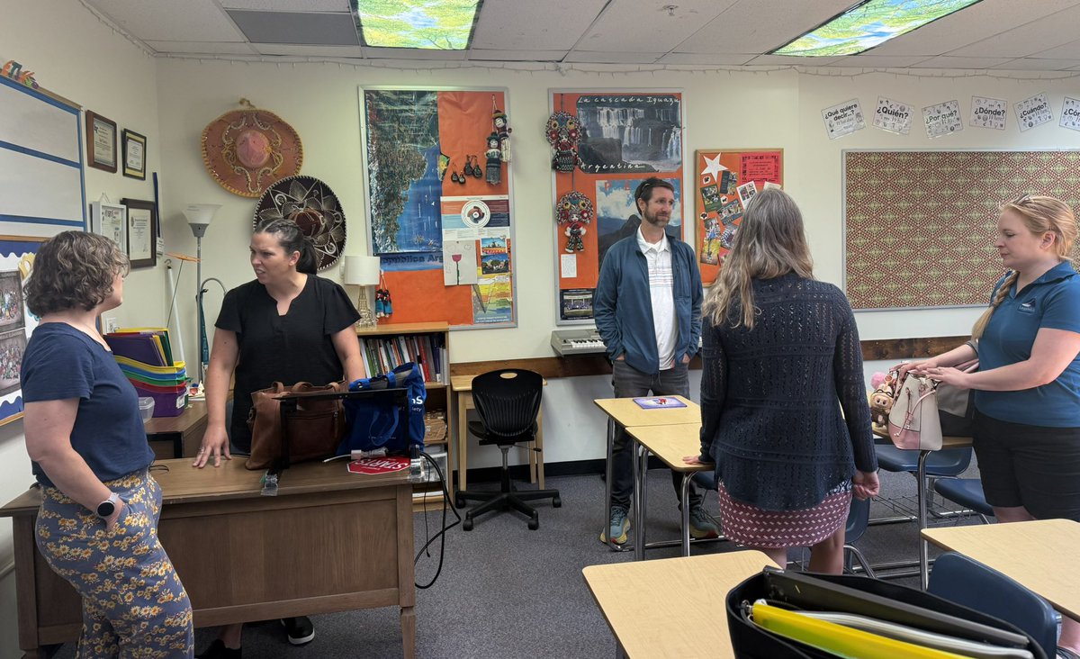 Best way to kick off a new school year is Teach to Reach. I love presenting with Anna and Katarina. You know you inspire educators when you have a crowd after your session. Way to go ladies! #TeachToReach2025 #teachersRock #publicEducation