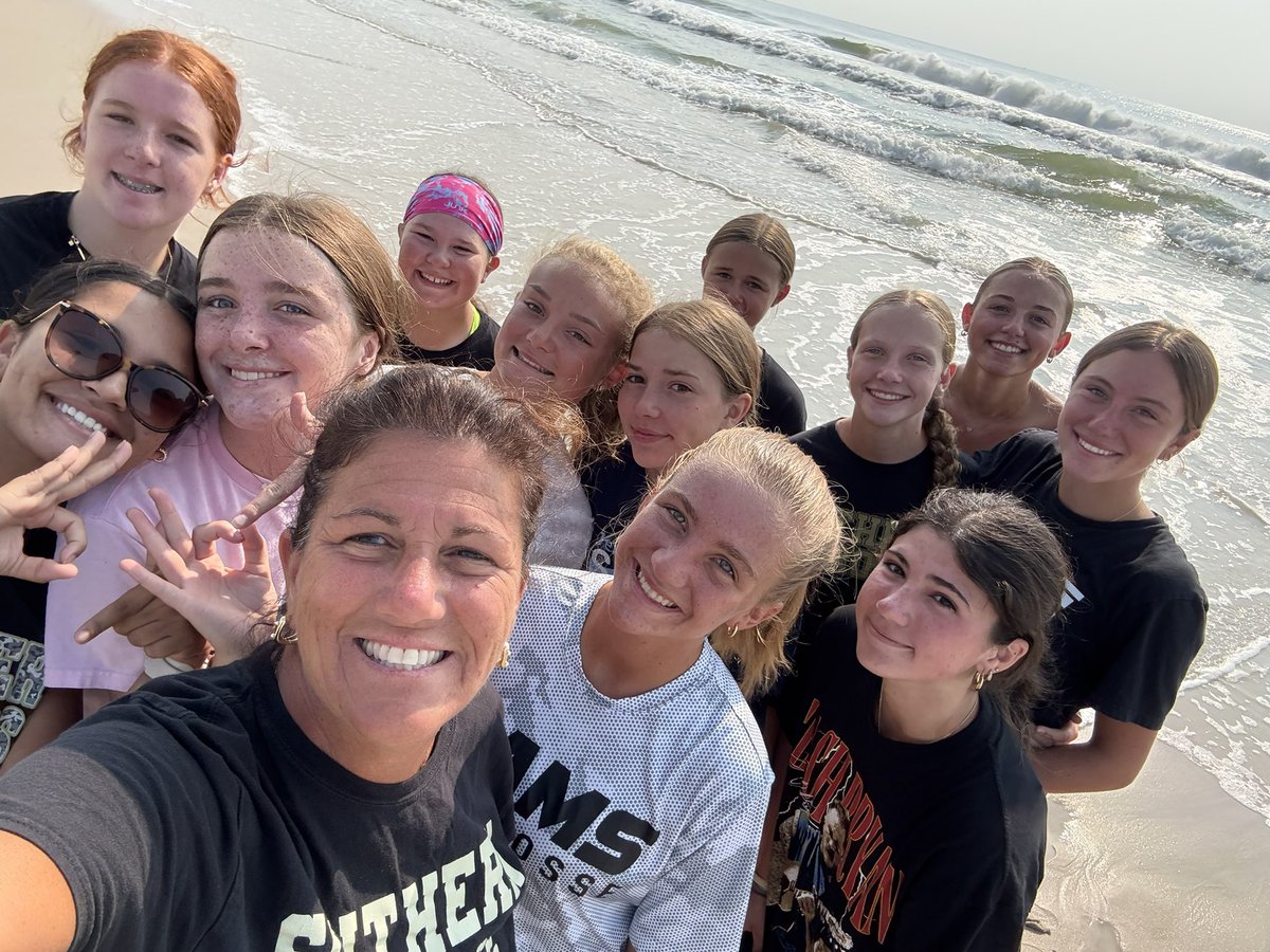 What a great way to end our summer workouts.  #beachworkout #teambonding 🖤🥍💛