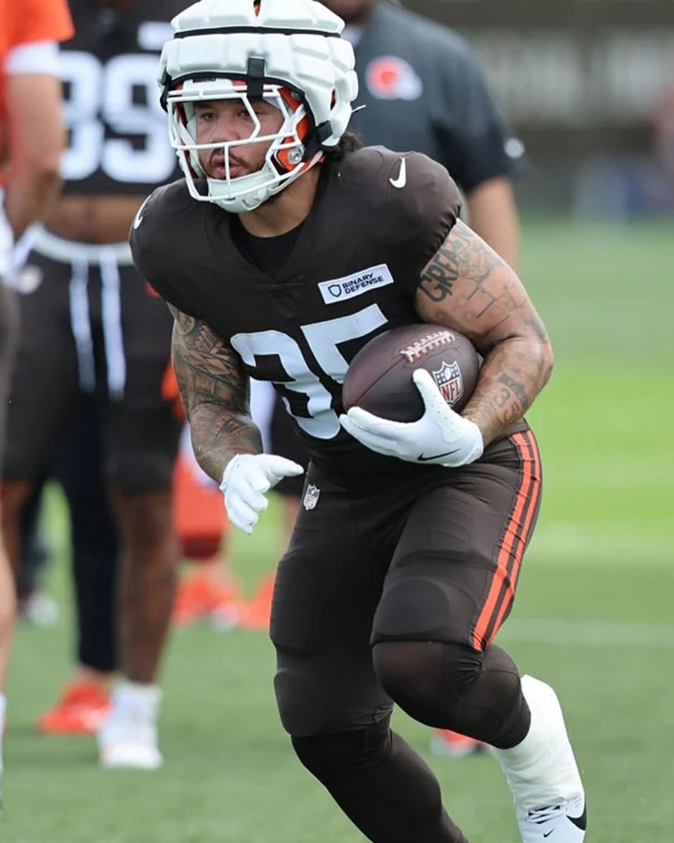 Flicks of Toa Taua getting after it at Browns training camp 💪

(IG: @toataua35)