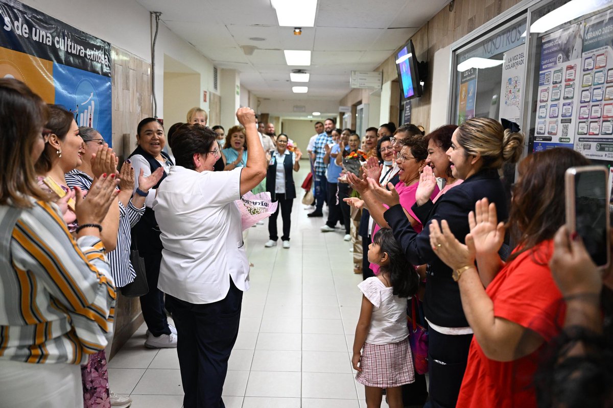 Con profunda gratitud, despedimos a Olga Lidia Martínez Espinoza, quien deja huella tras años de servicio en el área de enfermería. Gracias por cada día de cuidado y por ser parte de nuestra historia. ¡Te deseamos una nueva etapa llena de salud y alegría!