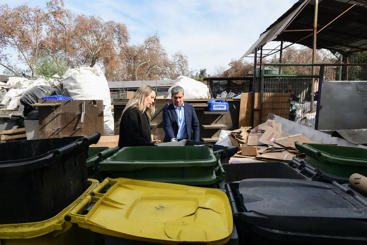 Fiscalización de terreno de reciclaje donde se detectaron incivilidades, posibles constitutivas de delito denunciadas a Fiscalía. Queremos recuperar este espacio y la seguridad de los vecinos de este sector. 
<a href="/DPR_RM/">Delegación Presidencial Regional Metropolitana</a> <a href="/Carabdechile/">Carabineros de Chile</a> <a href="/SII_Chile/">SII</a> <a href="/SeremiSaludRM/">Seremi de Salud RM</a> <a href="/LC_Seguridad/">Seguridad Las Condes</a>