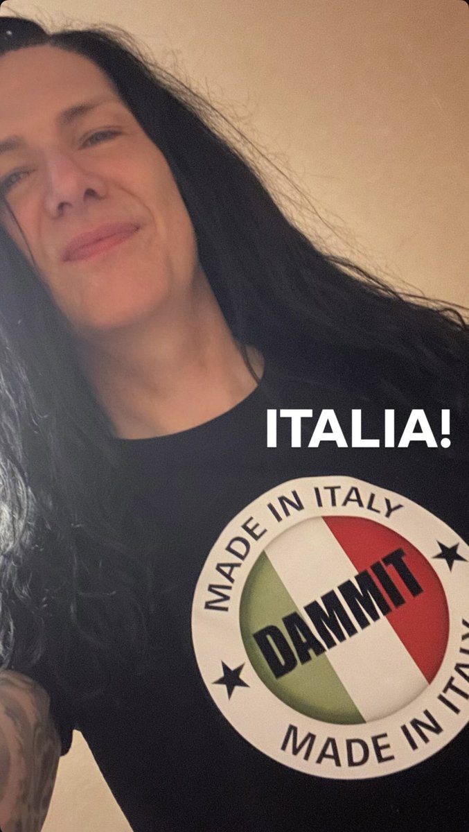 Two fantastic selfies that Todd #ToddKerns took while on tour with #HeroesandMonsters in Italy 🎶🎵🎶🎵
📸ToddKerns IG