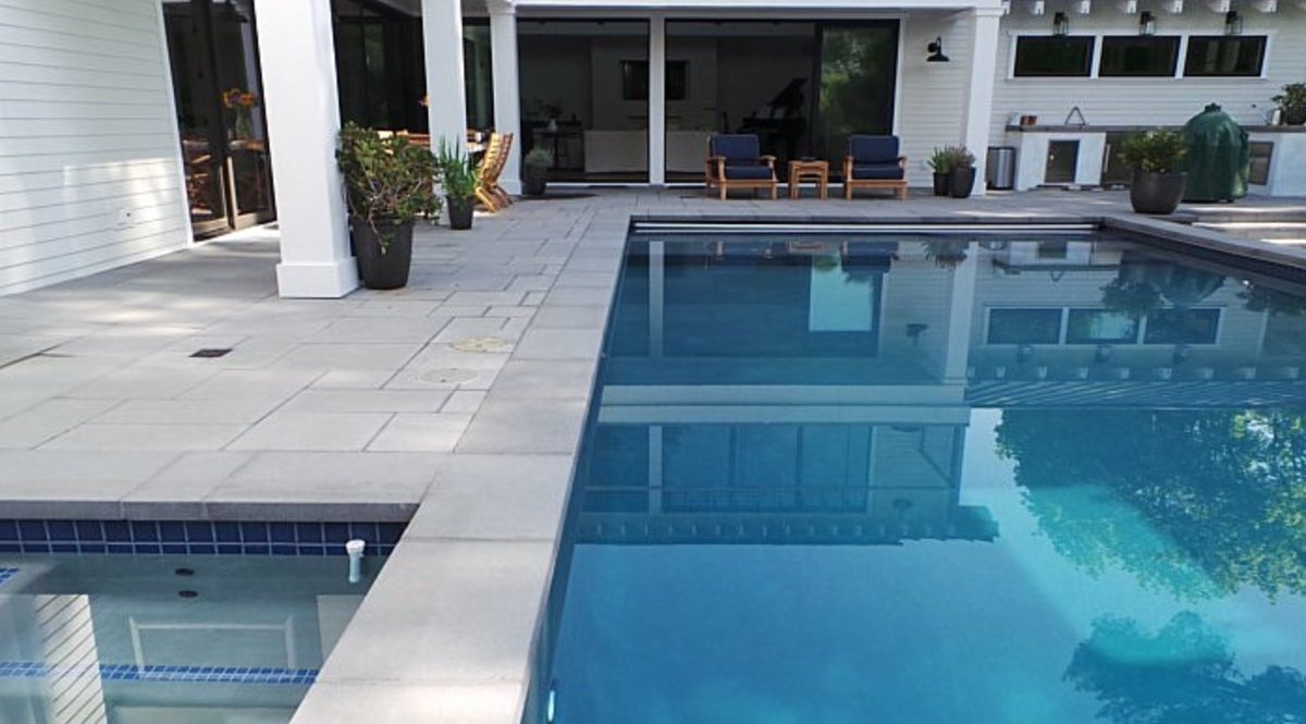 stepstonellc's tweet image. Transform your pool deck with Stepstone’s Square Modular Pool Coping! Designed for versatility, its sleek square edges fit seamlessly into traditional and modern spaces alike. Pair it with our pavers and wall caps for a cohesive look! #StepstoneLLC #PoolsidePerfection