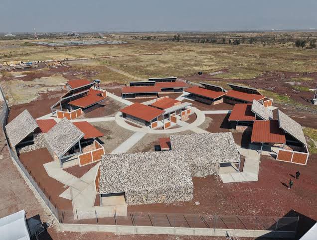 Mejor una universidad pitera sobre “un lago” 😂😂😂😂😂😂

No rebuznas porque no te sabes la tonada 😂