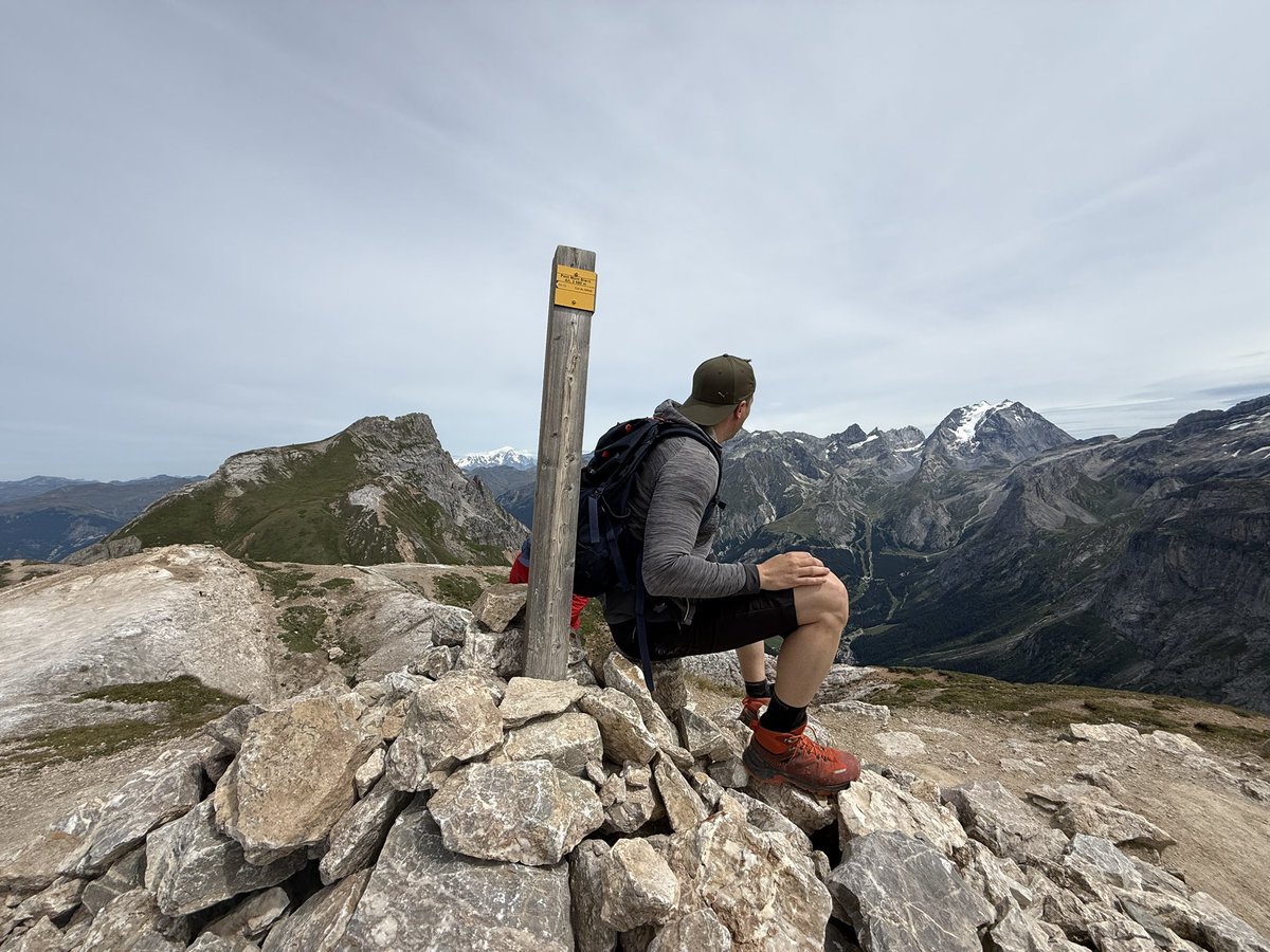 Por fin puedo decir que también he subido al Mont Blanc <a href="/mgserranillos/">Marta G.Serranillos 🇪🇸🇦🇩</a> aunque al que tú subiste sea esa “cosita” que se ve al fondo😅🥲