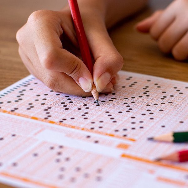 LGS'de tüm soruları doğru yanıtlayan bazı öğrenciler, kontenjan yetersizliği nedeniyle İstanbul'daki 3 köklü liseye yerleşemedi:

— Galatasaray Lisesi
— İstanbul Erkek Lisesi
— Kabataş Erkek Lisesi