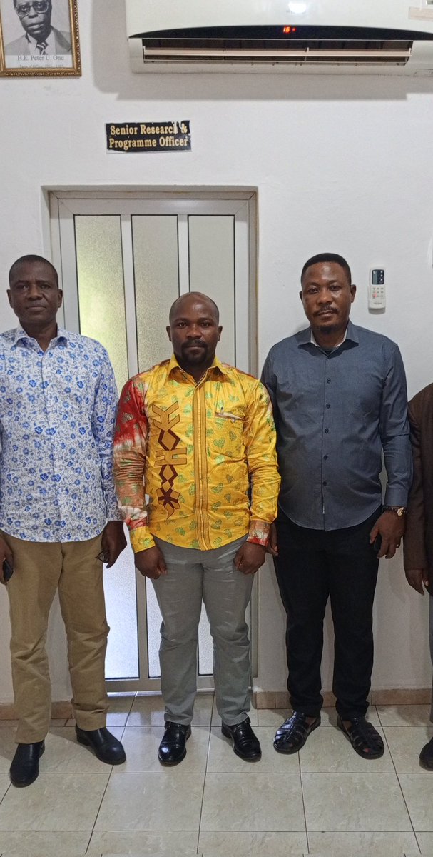 KilongoziJean's tweet photo. #Langues #communication
Fructueuse séance de travail à l'Académie des langues africaines ce lundi à BAMAKO.
La promotion des langues africaines est une mission scientifique et panafricaine. 
Les barrières linguistiques sont à briser pour l'intégration socio-économique en Afrique. https://t.co/dpn53WPFiV