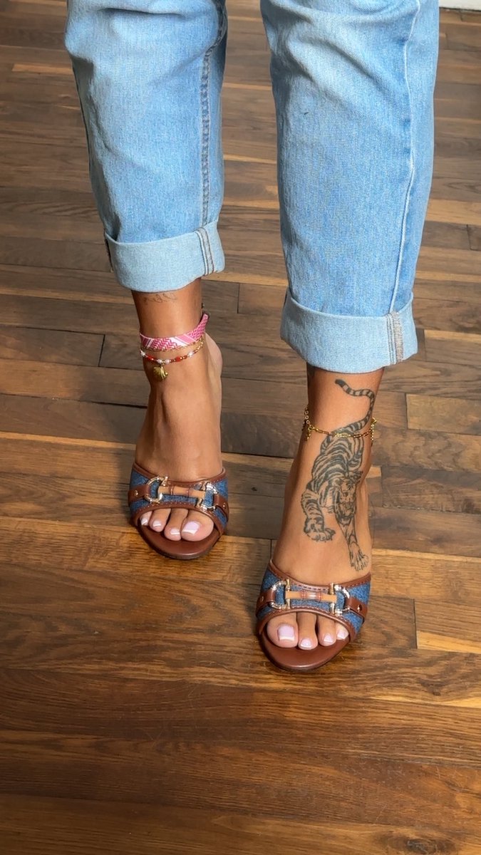 asiantattoofeet's tweet photo. Quel féti mveut sa petite vidéo rien que pour lui ? 😈😈😈 #feet #fetish #feti #domina #soumis #pieds #feetlover #soumission #tatoofeet https://t.co/LmmM9fZcsB