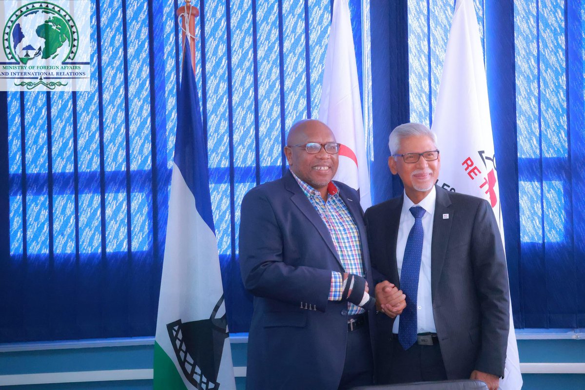 jagan_chapagain's tweet image. 🇱🇸 Grateful for the warm welcome in Lesotho during my first visit as IFRC Secretary General!

Honored to meet Hon. Neo Matjato Moteane, Acting Minister of Foreign Affairs, and join Ministers of Information, Local Government, Public Works &amp;amp; the Prime Minister’s Office for the…