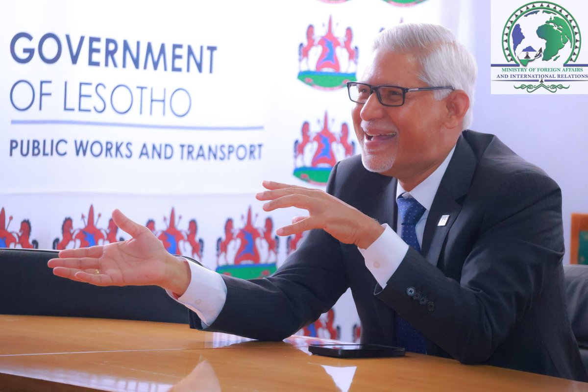jagan_chapagain's tweet image. 🇱🇸 Grateful for the warm welcome in Lesotho during my first visit as IFRC Secretary General!

Honored to meet Hon. Neo Matjato Moteane, Acting Minister of Foreign Affairs, and join Ministers of Information, Local Government, Public Works &amp;amp; the Prime Minister’s Office for the…