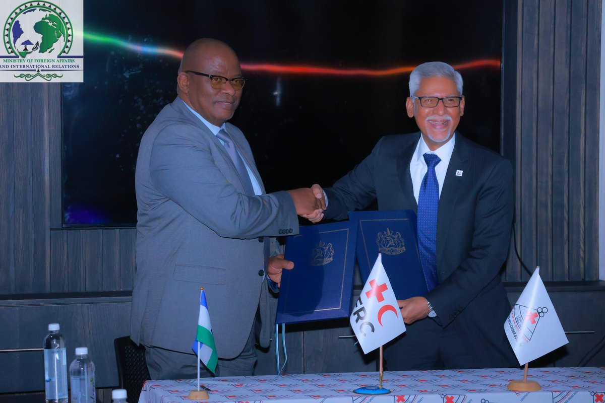 jagan_chapagain's tweet image. 🇱🇸 Grateful for the warm welcome in Lesotho during my first visit as IFRC Secretary General!

Honored to meet Hon. Neo Matjato Moteane, Acting Minister of Foreign Affairs, and join Ministers of Information, Local Government, Public Works &amp;amp; the Prime Minister’s Office for the…